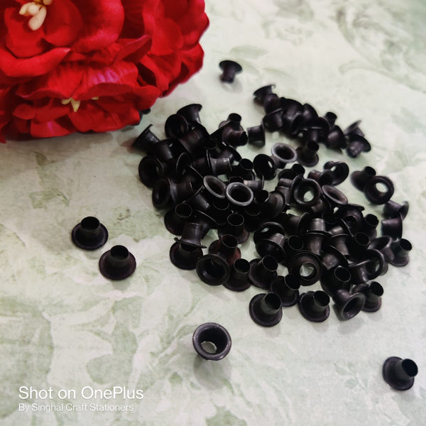 Black Eyelet