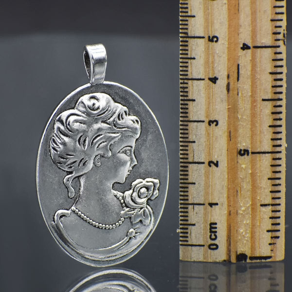 Queens Oval Silver Metal Frame